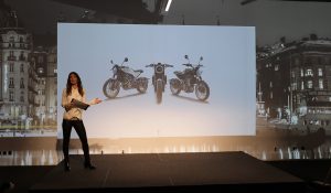 Förutom mingel och provsittning fick vi en presentation av de tre nya landsvägsmodellerna från Husqvarna, varvat med historiska bilder från racingframgångarna med Torsten Hallman....